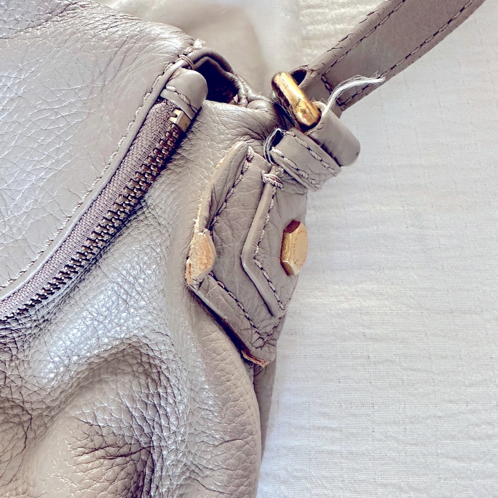 Marc Jacobs - Natasha Crossbody in Cement - Picture 2 of 9